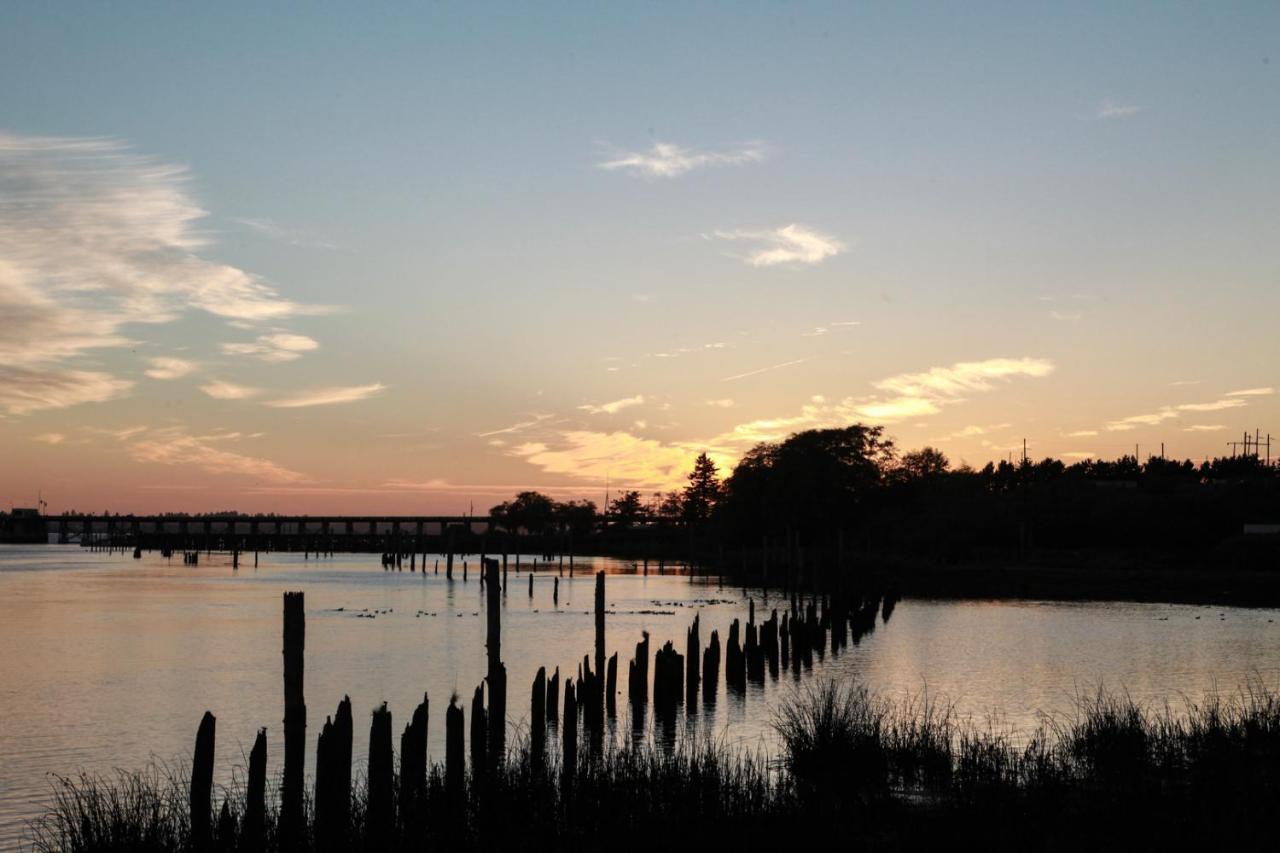 Parker Landing Hotel อัสตอเรีย ภายนอก รูปภาพ